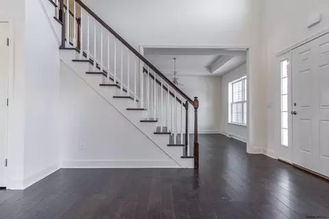 305 Danielle Dr, Schenectady, NY 12303 photo 6