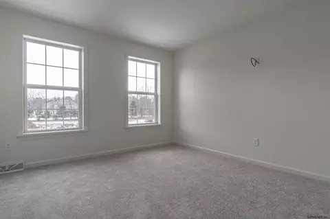 305 Danielle Dr, Schenectady, NY 12303 photo 26