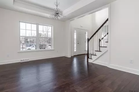 305 Danielle Dr, Schenectady, NY 12303 photo 4