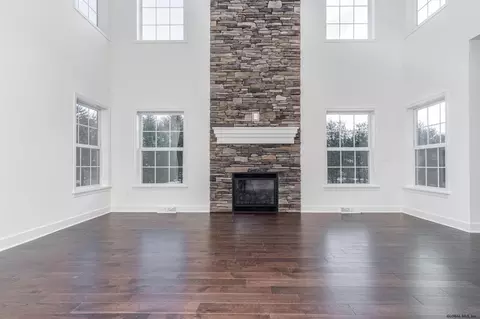 305 Danielle Dr, Schenectady, NY 12303 photo 9