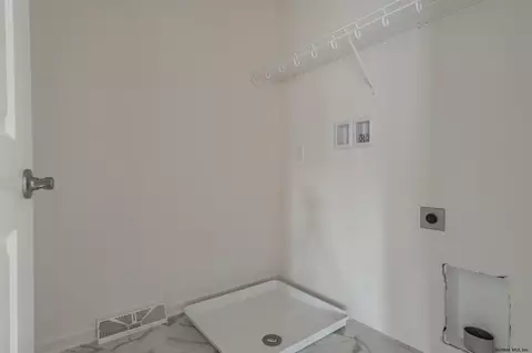 305 Danielle Dr, Schenectady, NY 12303 photo 27