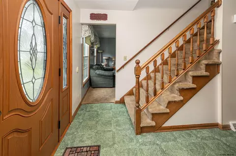 520 Viewpointe Dr, Schenectady, NY 12306 photo 3