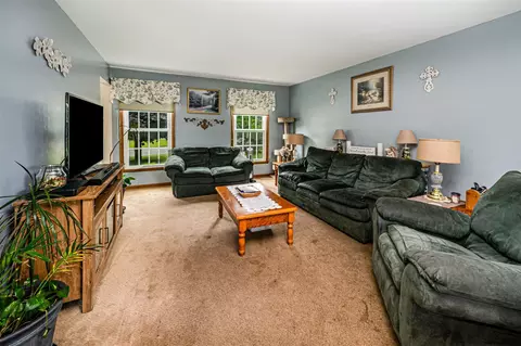 520 Viewpointe Dr, Schenectady, NY 12306 photo 5