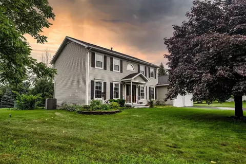 520 Viewpointe Dr, Schenectady, NY 12306 photo 2