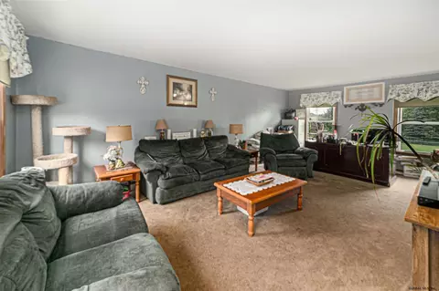520 Viewpointe Dr, Schenectady, NY 12306 photo 4