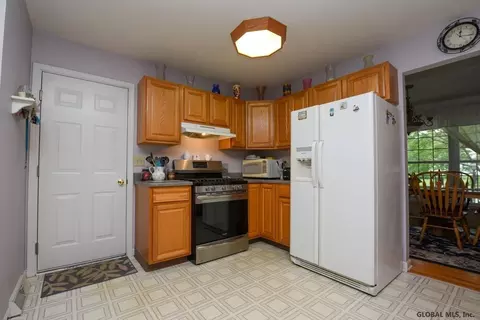29 Squire Rd, Schenectady, NY 12304 photo 24