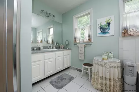 29 Squire Rd, Schenectady, NY 12304 photo 17