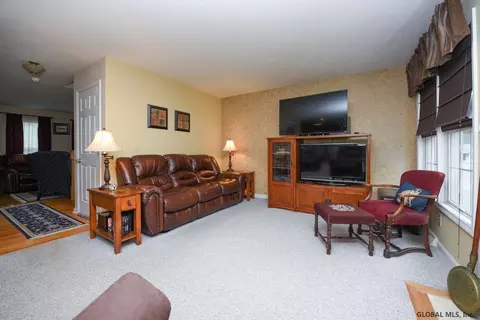 29 Squire Rd, Schenectady, NY 12304 photo 10
