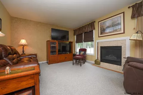 29 Squire Rd, Schenectady, NY 12304 photo 9
