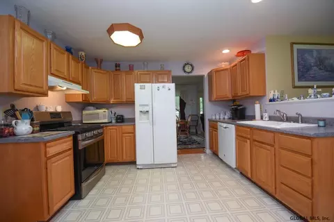 29 Squire Rd, Schenectady, NY 12304 photo 22