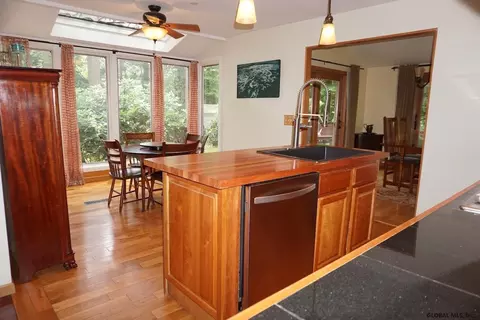 22 Teaberry Pl, Malta, NY 12020 photo 5