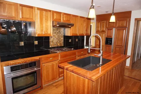 22 Teaberry Pl, Malta, NY 12020 photo 8
