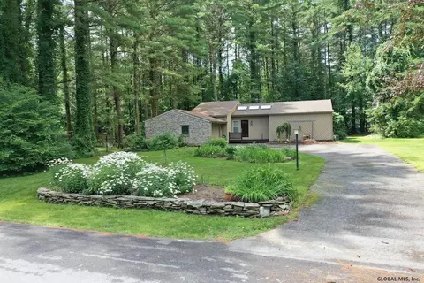 22 Teaberry Pl, Malta, NY 12020 photo 2