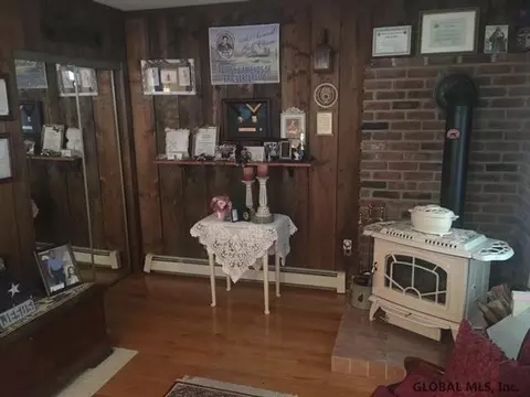 837 Cleveland Ave, Schenectady, NY 12306 photo 9