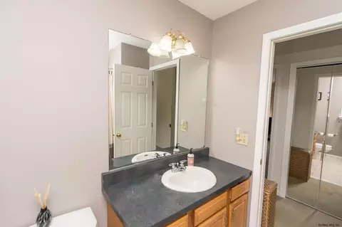 38 Manor Dr, Glenmont, NY 12077 photo 25