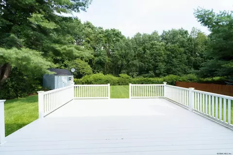 38 Manor Dr, Glenmont, NY 12077 photo 30