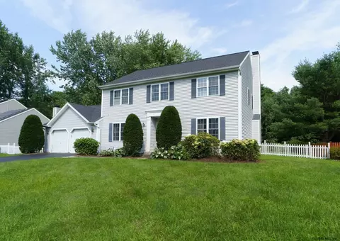 38 Manor Dr, Glenmont, NY 12077 photo 2