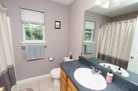 38 Manor Dr, Glenmont, NY 12077 photo 23