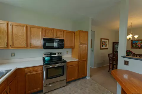 511 Apex Ln, Troy, NY 12182 photo 5