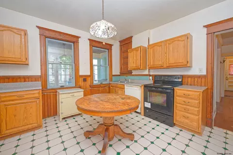 1069 Waverly Pl, Schenectady, NY 12308 photo 19