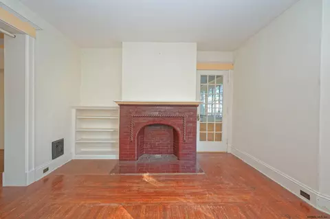 1069 Waverly Pl, Schenectady, NY 12308 photo 10