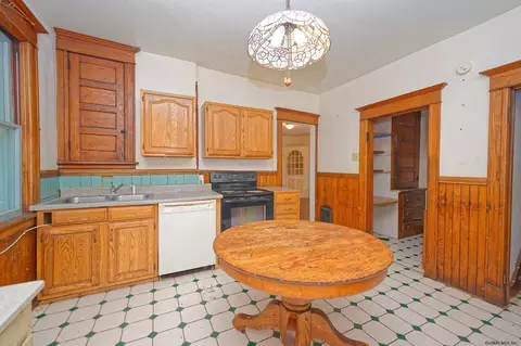 1069 Waverly Pl, Schenectady, NY 12308 photo 18