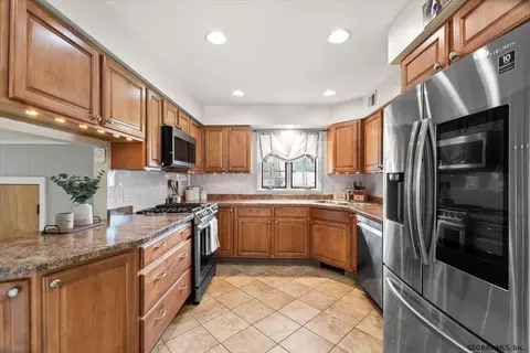 1224 Hendrickson Ave, Schenectady, NY 12309 photo 12