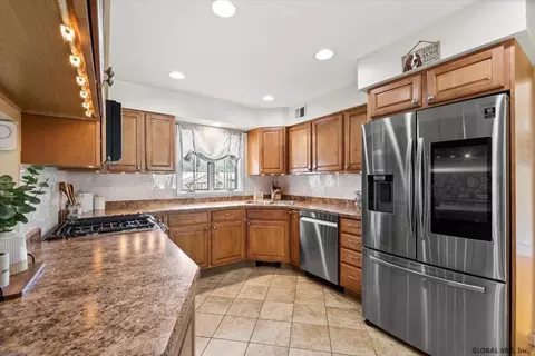 1224 Hendrickson Ave, Schenectady, NY 12309 photo 11