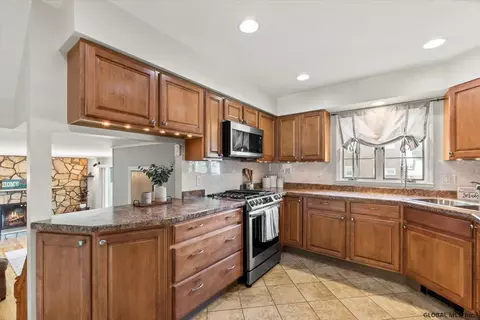 1224 Hendrickson Ave, Schenectady, NY 12309 photo 13