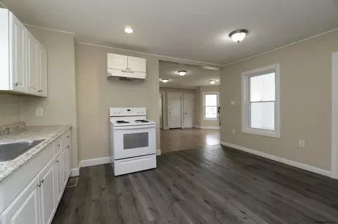 9 Chestnut St, Schenectady, NY 12307 photo 22