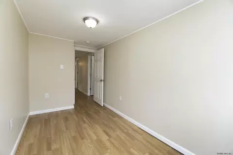 9 Chestnut St, Schenectady, NY 12307 photo 35