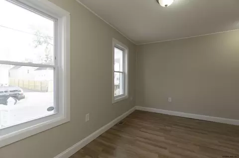 9 Chestnut St, Schenectady, NY 12307 photo 11