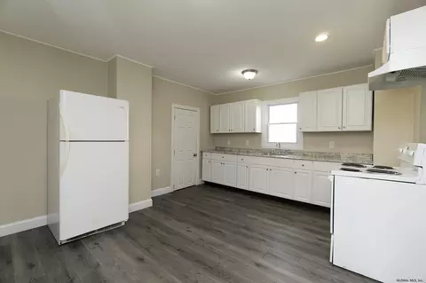 9 Chestnut St, Schenectady, NY 12307 photo 18