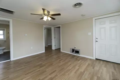 9 Chestnut St, Schenectady, NY 12307 photo 32