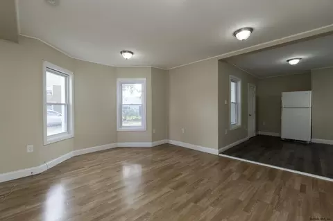 9 Chestnut St, Schenectady, NY 12307 photo 5