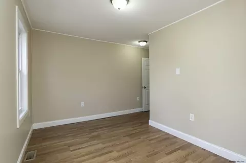9 Chestnut St, Schenectady, NY 12307 photo 10