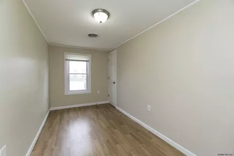 9 Chestnut St, Schenectady, NY 12307 photo 34