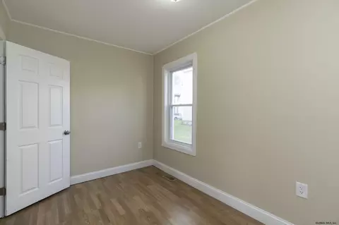 9 Chestnut St, Schenectady, NY 12307 photo 17