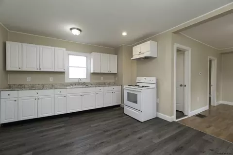 9 Chestnut St, Schenectady, NY 12307 photo 20