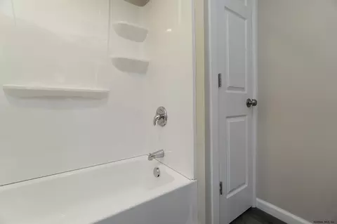 9 Chestnut St, Schenectady, NY 12307 photo 39