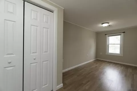 9 Chestnut St, Schenectady, NY 12307 photo 40