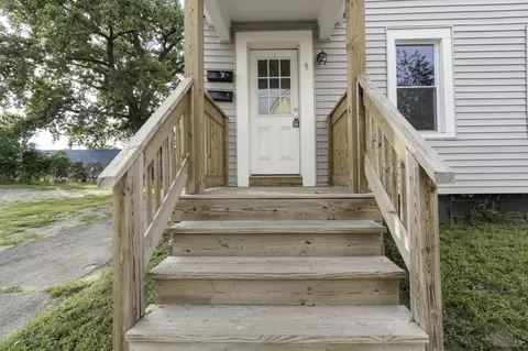 9 Chestnut St, Schenectady, NY 12307 photo 2