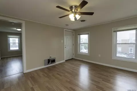 9 Chestnut St, Schenectady, NY 12307 photo 31