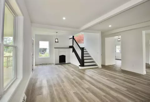 37 Ray St, Schenectady, NY 12309 photo 8