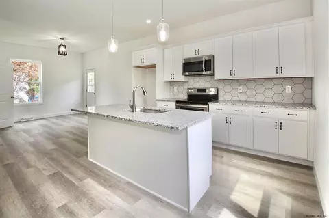 37 Ray St, Schenectady, NY 12309 photo 9