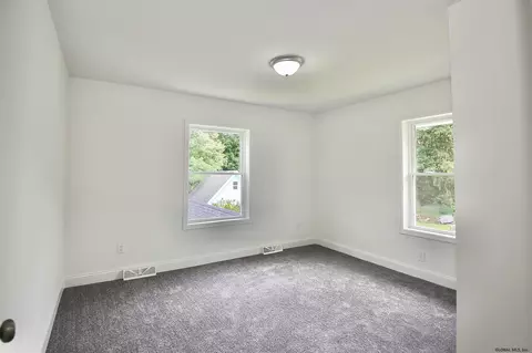 37 Ray St, Schenectady, NY 12309 photo 19