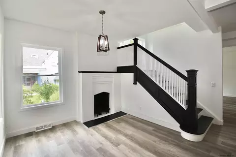 37 Ray St, Schenectady, NY 12309 photo 5