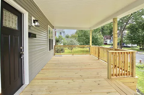 37 Ray St, Schenectady, NY 12309 photo 4