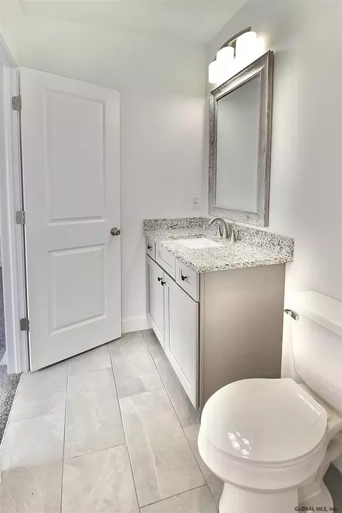 37 Ray St, Schenectady, NY 12309 photo 17