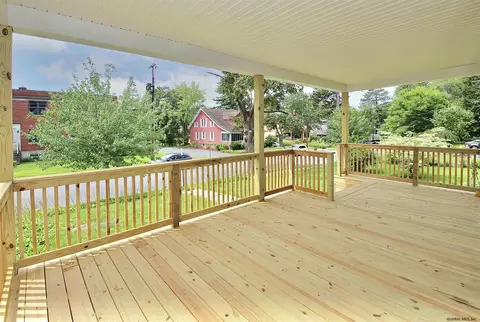 37 Ray St, Schenectady, NY 12309 photo 3